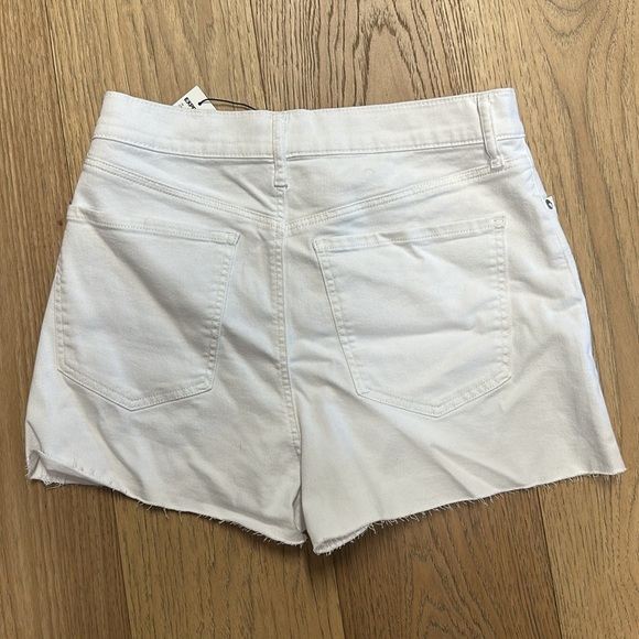 Express White Jean Shorts Mom Shorte Super High Rise  Denim Size 10 NWT - Picture 2 of 3